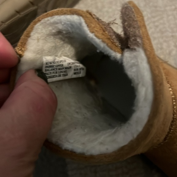 Wonder Nation faux fur tan toddler boots size 4 - Picture 9 of 9